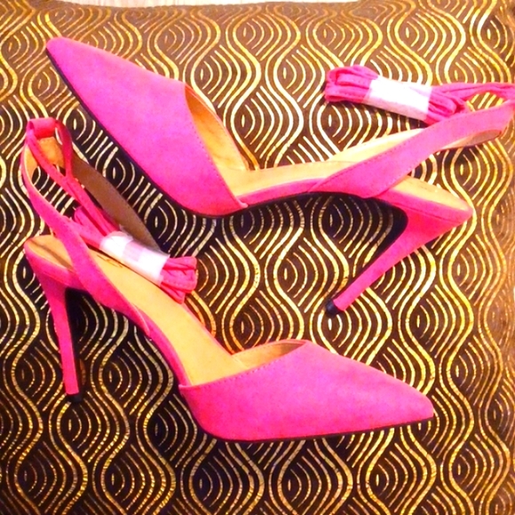 Pink Faux Suede Heels🩷💕🎉 - Picture 2 of 4